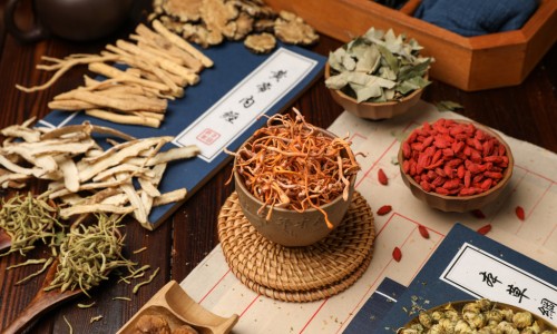 三草两木效果怎么样-三草两木修安霜功效网—知名的三草两木安霜的功效网站,分享三草两木舒安修复乳知识