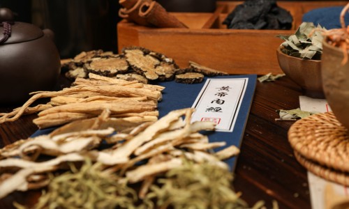 三草两木效果怎么样-三草两木修安霜功效网—知名的三草两木安霜的功效网站,分享三草两木舒安修复乳知识